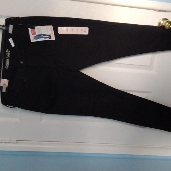 Signature Levi Strauss stretch low rise leggings size 14m color black new with t - Picture 1 of 6